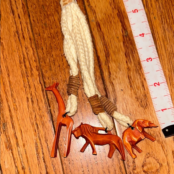 VTG Women’s Braided Rope Belt Cream & Brown Wooden Animal Charms Lion Giraffe - Picture 6 of 8